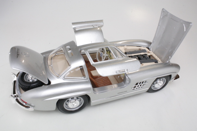 Mercedes 300SL (w198) Coupe 1954, hopea - Sulje napsauttamalla kuva