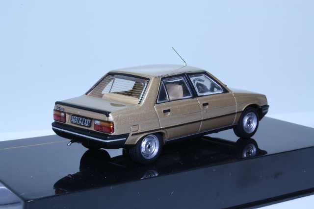 Renault 9 GTL 1985, metal beige
