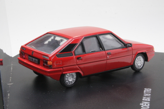 Citroen BX 16 TRS, punainen - Sulje napsauttamalla kuva