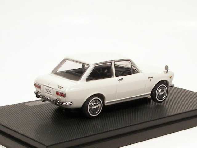 Nissan Sunny 1000 1966, valkoinen - Sulje napsauttamalla kuva