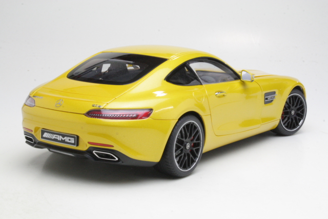 Mercedes GT-S AMG (C190) 2016, keltainen