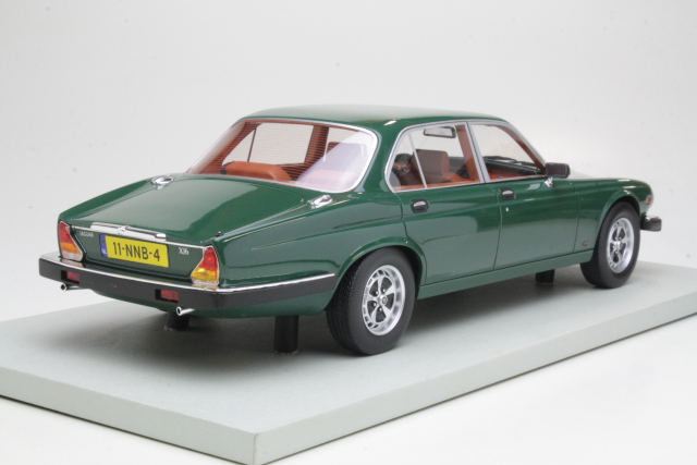 Jaguar XJ6 1982, green - Click Image to Close