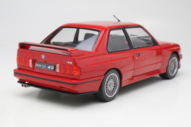 BMW M3 Sport Evo (e30) 1990, punainen - Sulje napsauttamalla kuva