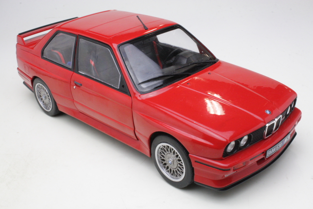 BMW M3 Sport Evo (e30) 1990, punainen - Sulje napsauttamalla kuva