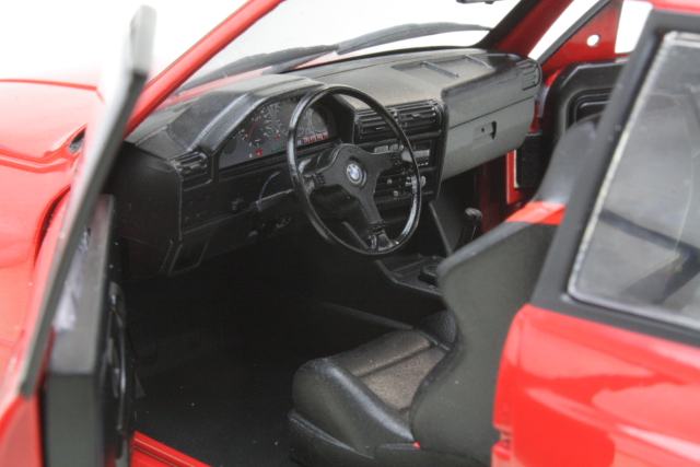 BMW M3 Sport Evo (e30) 1990, punainen - Sulje napsauttamalla kuva