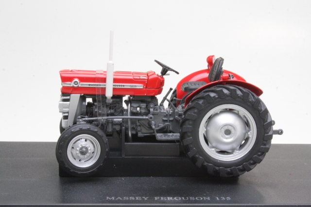 Massey Ferguson 135 1965, punainen