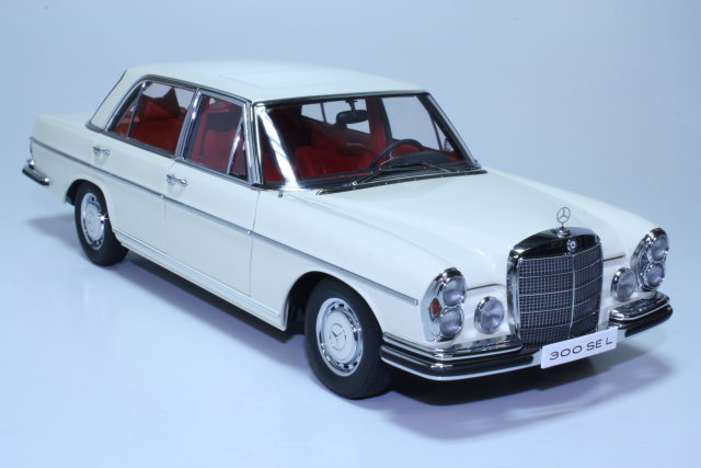 Mercedes 300SEL 6.3 1970, valkoinen