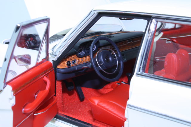 Mercedes 300SEL 6.3 1970, valkoinen