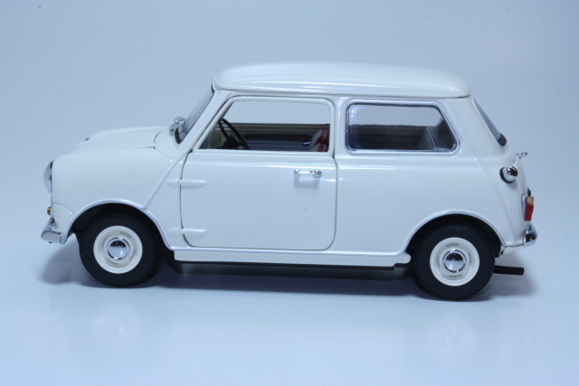 Morris Mini Minor 1959, valkoinen - Sulje napsauttamalla kuva