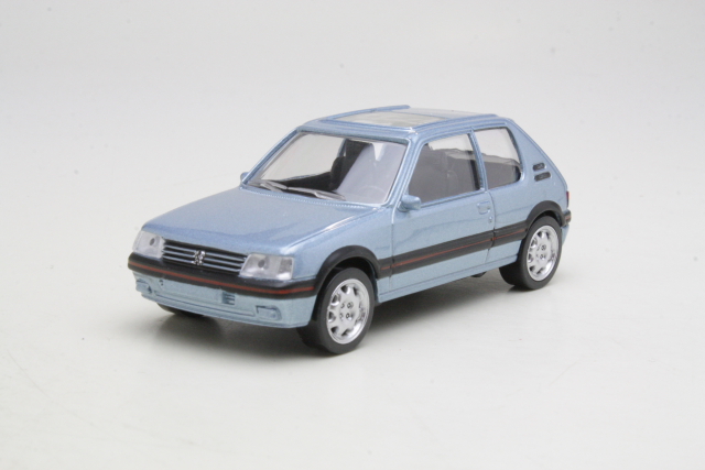 Peugeot 205 GTi 1.9 1992, vaaleansininen - Sulje napsauttamalla kuva