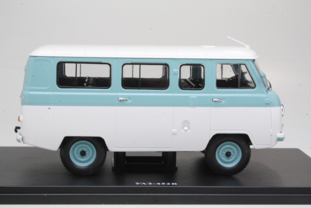 UAZ 452V 1965, valkoinen/vaaleansininen