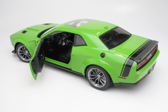 Dodge Challenger R/T Scat Pack Widebody 2020, green