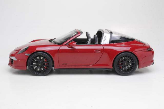 Porsche 911 (991) Targa 4 GTS 2015, red