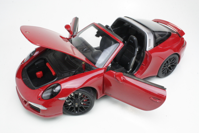 Porsche 911 (991) Targa 4 GTS 2015, red