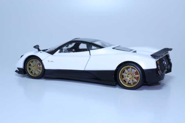 Pagani Zonda F 2009, valkoinen