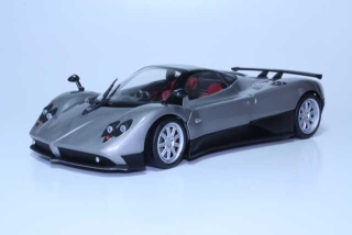 Pagani Zonda F 2009, harmaa