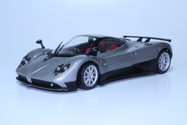Pagani Zonda F 2009, harmaa
