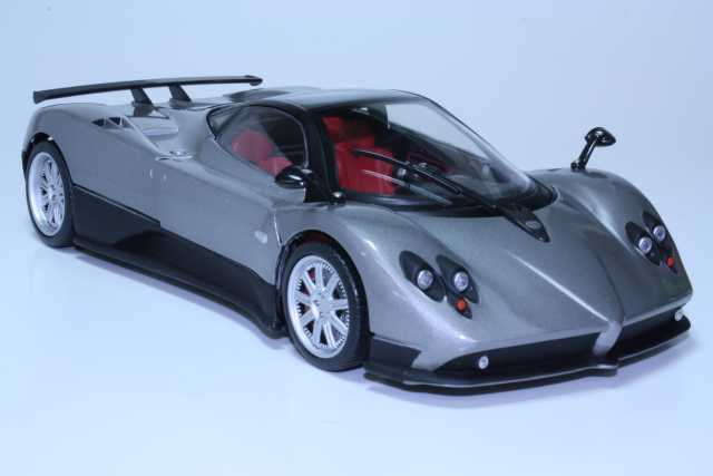 Pagani Zonda F 2009, harmaa