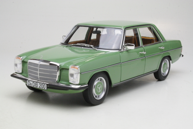 Mercedes 200 (w115) 1973, vihreä - Sulje napsauttamalla kuva