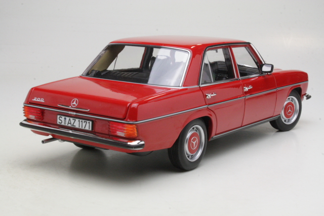 Mercedes 200 (w115) 1973, punainen