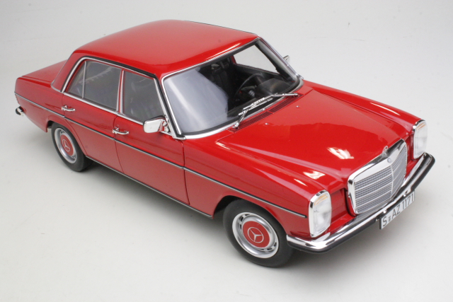 Mercedes 200 (w115) 1973, punainen