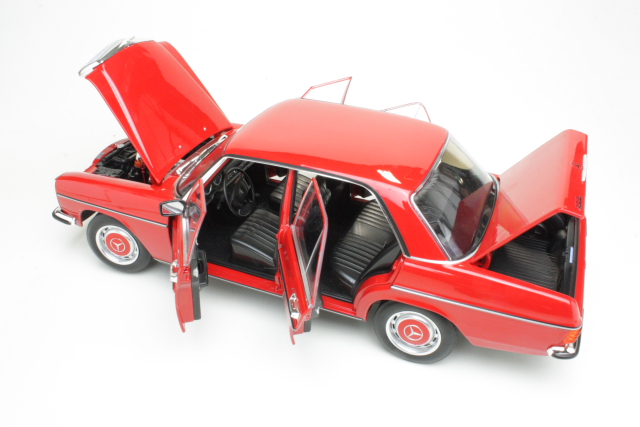 Mercedes 200 (w115) 1973, punainen