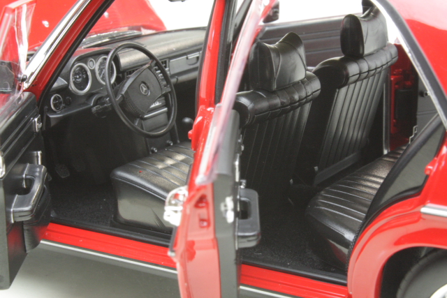 Mercedes 200 (w115) 1973, punainen - Sulje napsauttamalla kuva