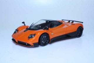 Pagani Zonda F 2009, orange