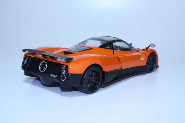 Pagani Zonda F 2009, orange