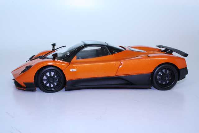 Pagani Zonda F 2009, orange