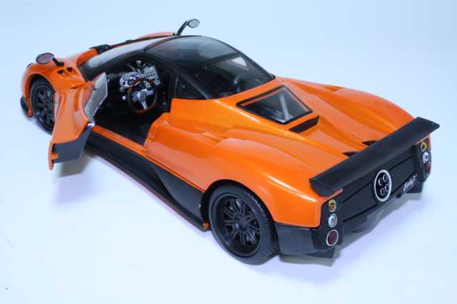 Pagani Zonda F 2009, orange