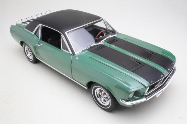 Ford Mustang Coupe 1967, vihreä "Ski Country Special"