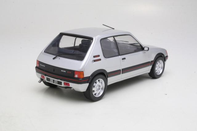 Peugeot 205 GTi 1988, hopea - Sulje napsauttamalla kuva