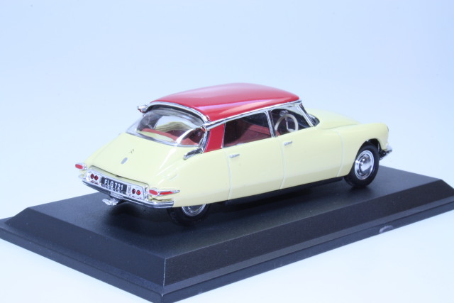 Citroen DS19 Slough 1956, yellow/red