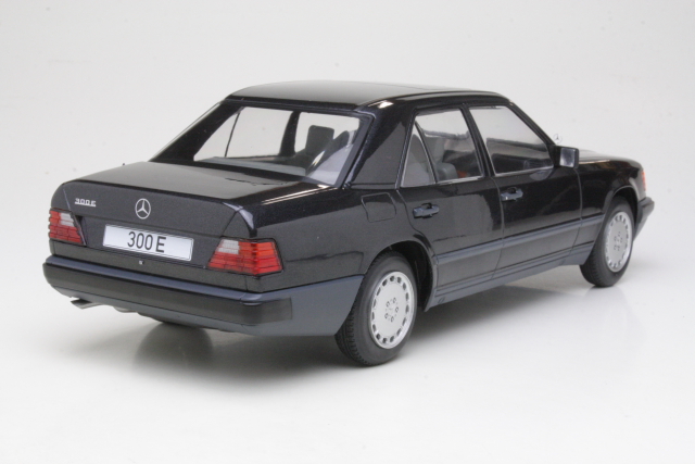 Mercedes 300E (w124) 1984, musta