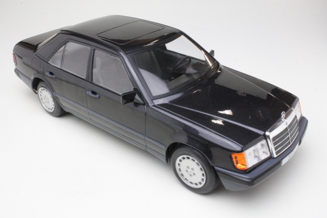Mercedes 300E (w124) 1984, musta