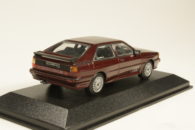 Audi Quattro 1981, tummanpunainen