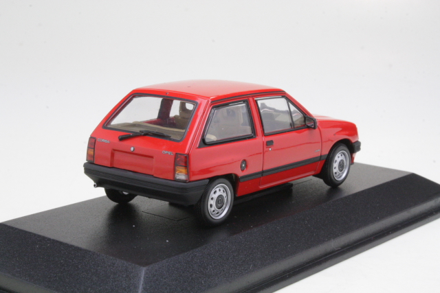 Opel Corsa 1986, punainen - Sulje napsauttamalla kuva