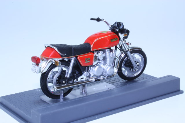 Yamaha XS Eleven 1978, punainen