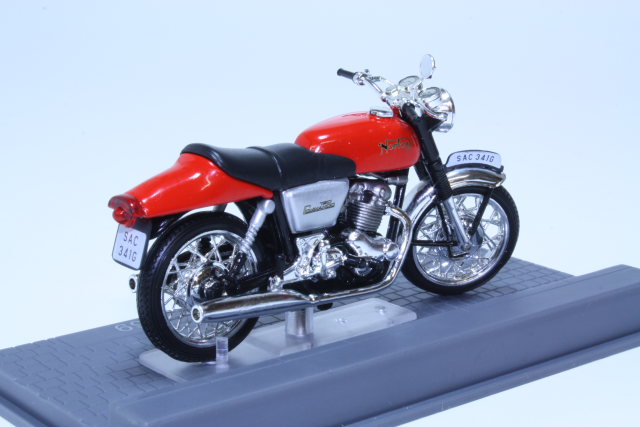 Norton Commando 750 1969, red