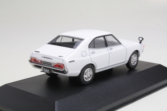 Nissan 160J Violet 1973, valkoinen