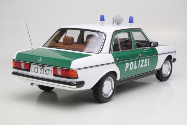 Mercedes 200 (w123) 1976 "Polizei" (B-LAATU) - Sulje napsauttamalla kuva