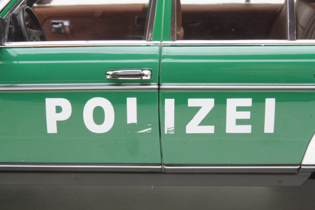 Mercedes 200 (w123) 1976 "Polizei" (B-LAATU) - Sulje napsauttamalla kuva