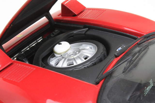 Ferrari 308 GTS Quattrovalvole, punainen - Sulje napsauttamalla kuva