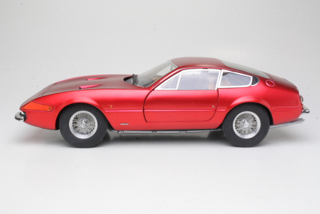 Ferrari 365 GTB/4 1971, punainen - Sulje napsauttamalla kuva