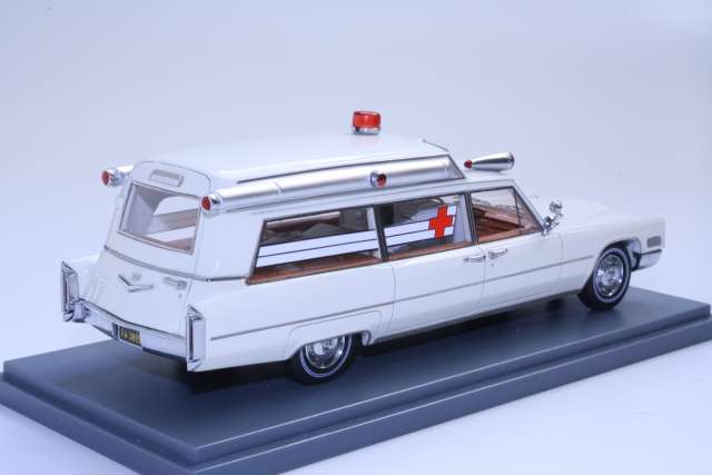Cadillac S&S Ambulance 1966, valkoinen