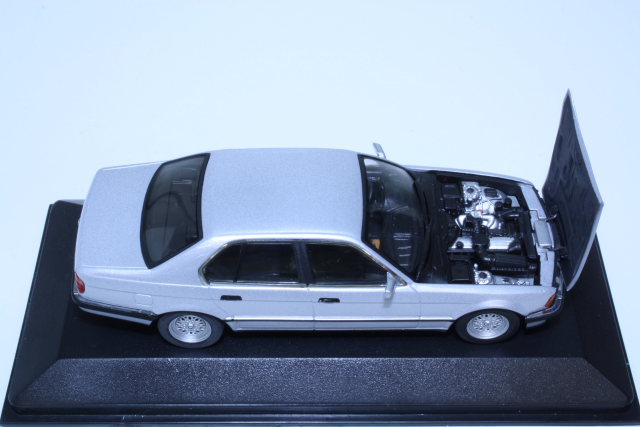 BMW 7-series (e32) 1986, hopea