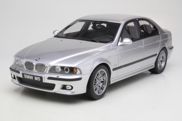BMW M5 (e39) 2002, silver