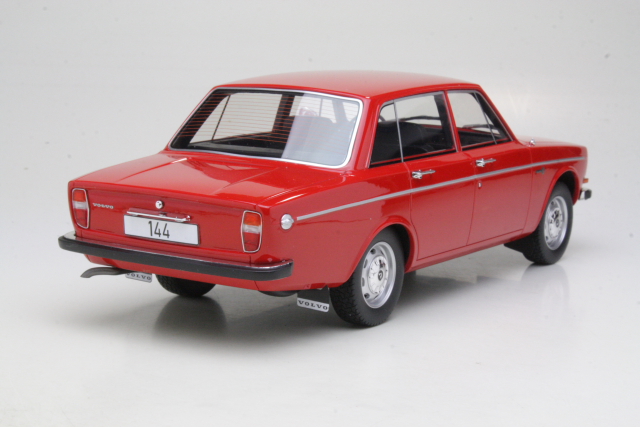 Volvo 144 1970, red