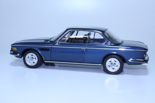 BMW 3.0 CSi 1971, dark blue